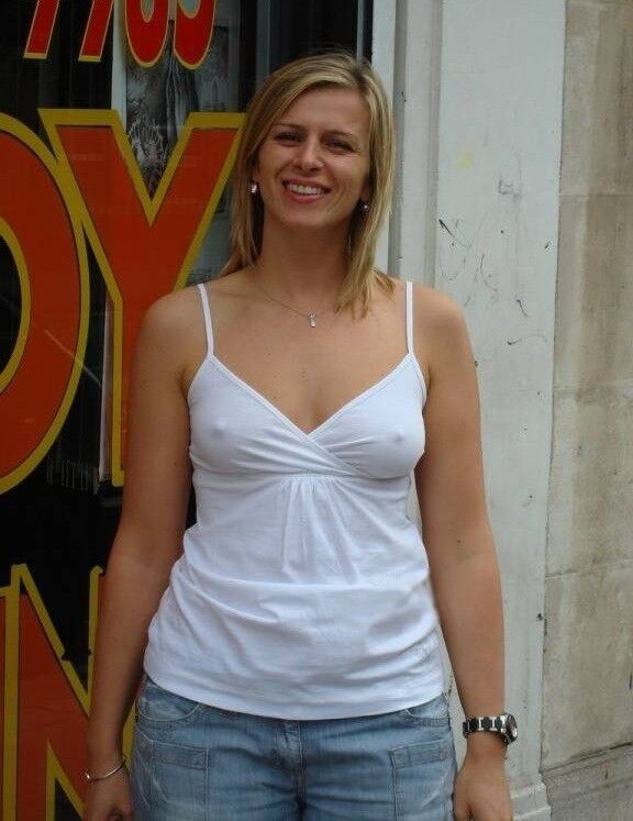 gran mujer rubia expuesta