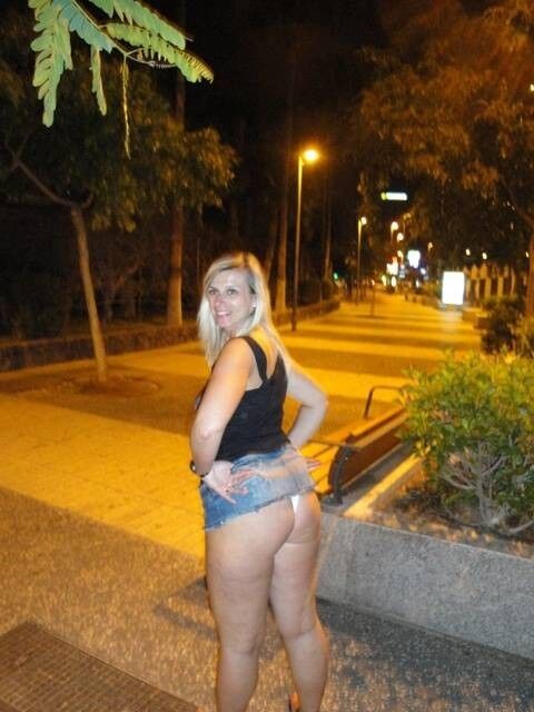 gran mujer rubia expuesta