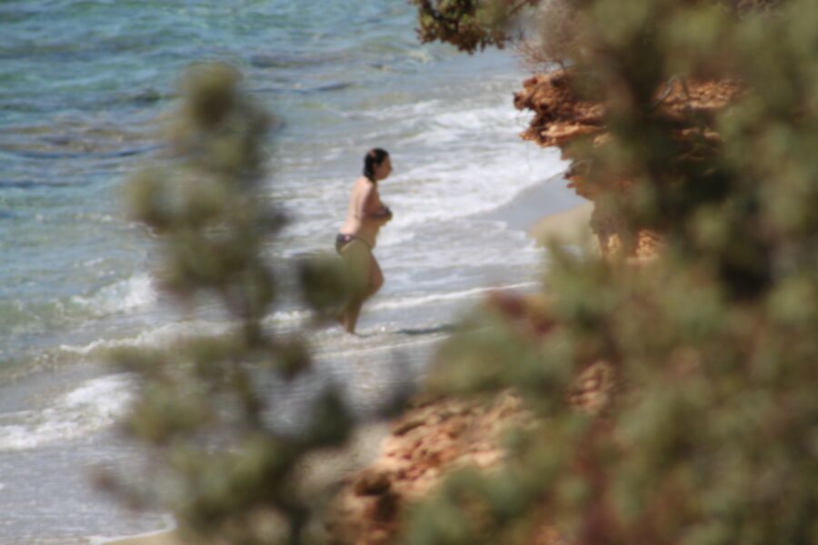 Milf griega pillada en topless en la playa de Engali, Naxos