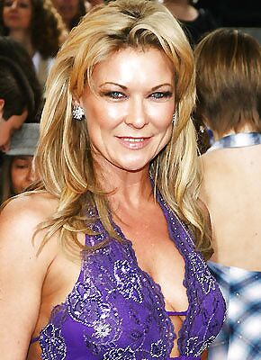 Britische Promi-MILF Claire King