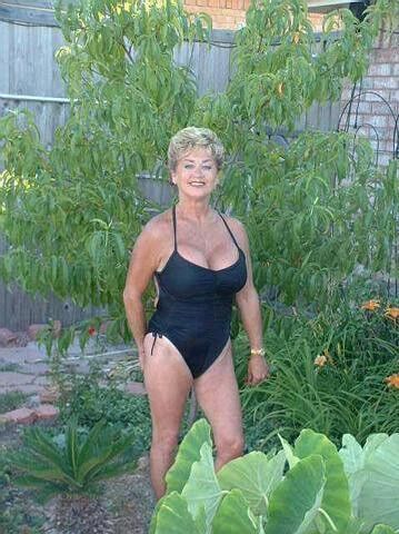 Mais Milfs em trajes de banho