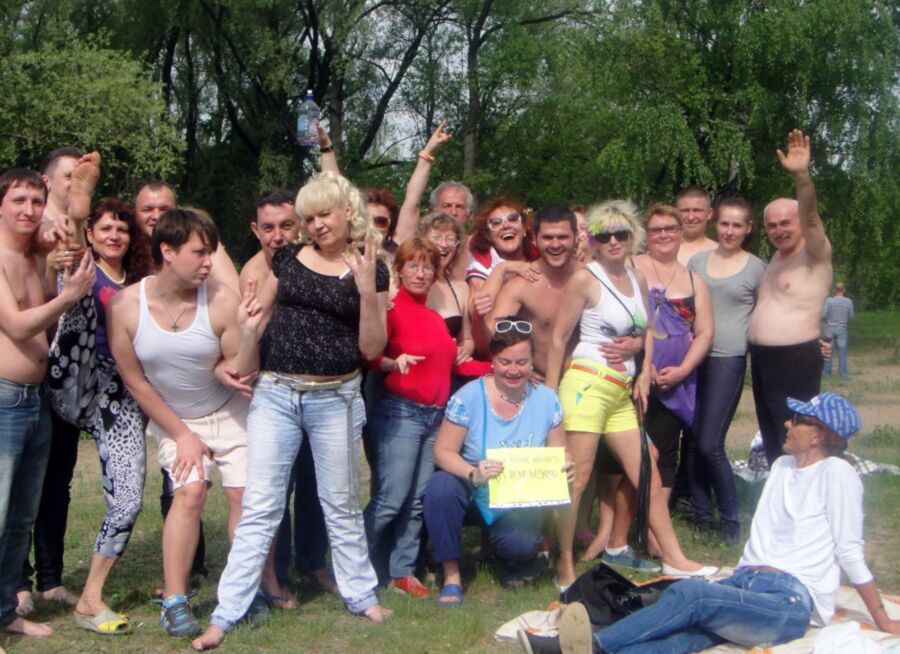 Russische Nudisten in Moskau. 