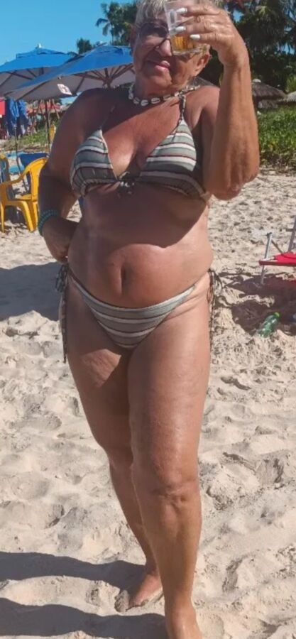 Sexy Oma Maria