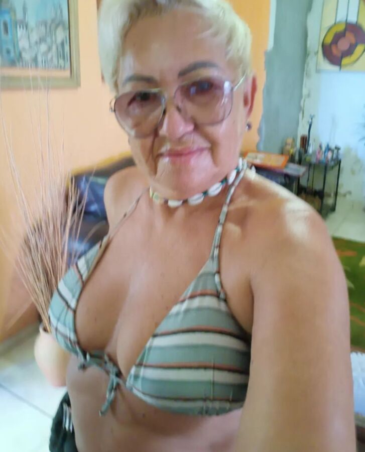 Sexy Oma Maria