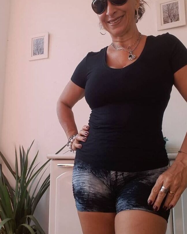 Non-nude pics of hot bodied Gilf