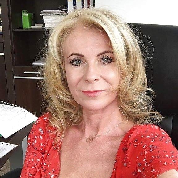 Anna - Stunning GILF