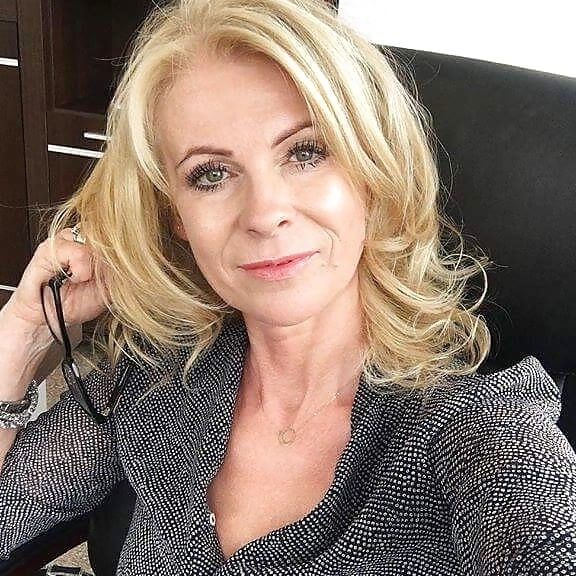 Anna - Stunning GILF