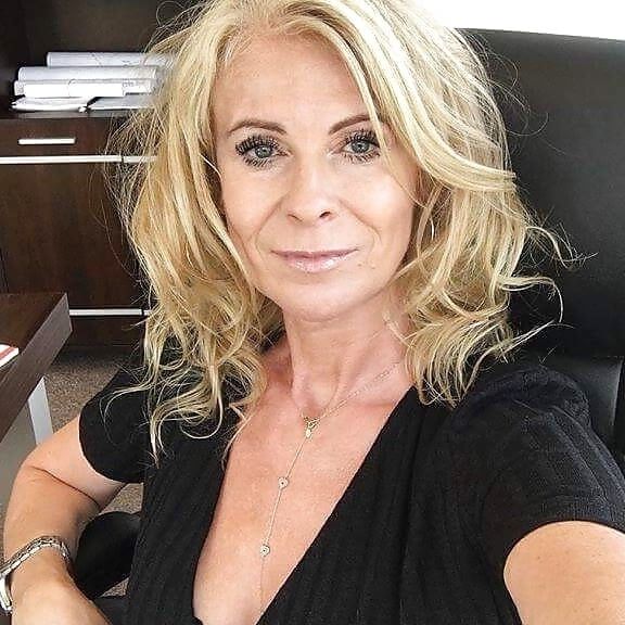 Anna - Stunning GILF