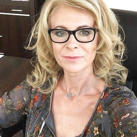 Anna - Stunning GILF