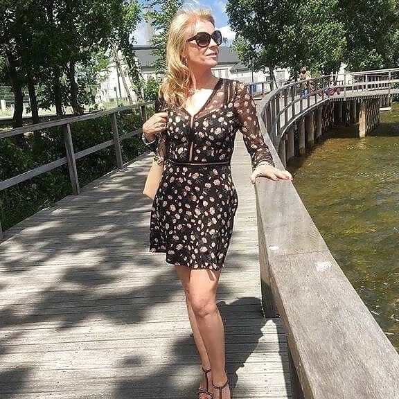 Anna - Stunning GILF