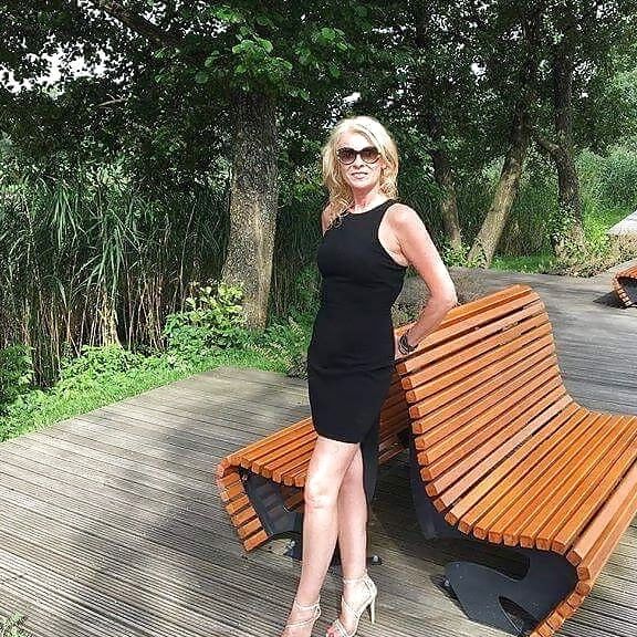 Anna - Stunning GILF