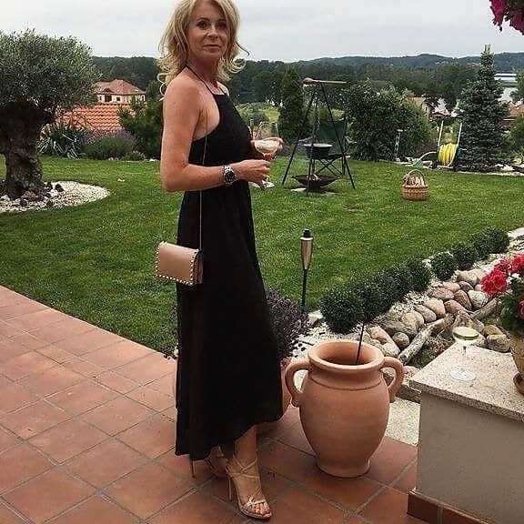 Anna - Stunning GILF