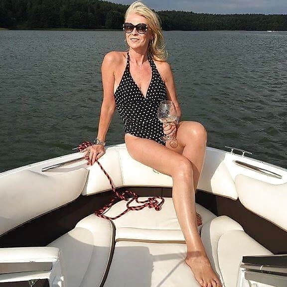 Anna - Stunning GILF