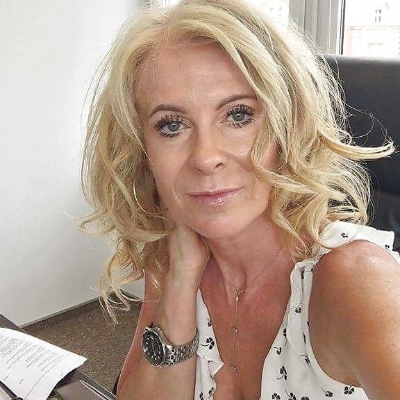 Anna - Stunning GILF