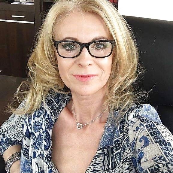 Anna - Stunning GILF