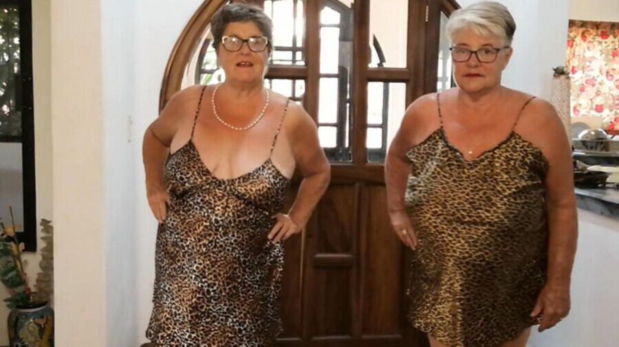 ABUELITAS VIEJAS Y SEXYS SE SACAN LAS TETAS PARA TI