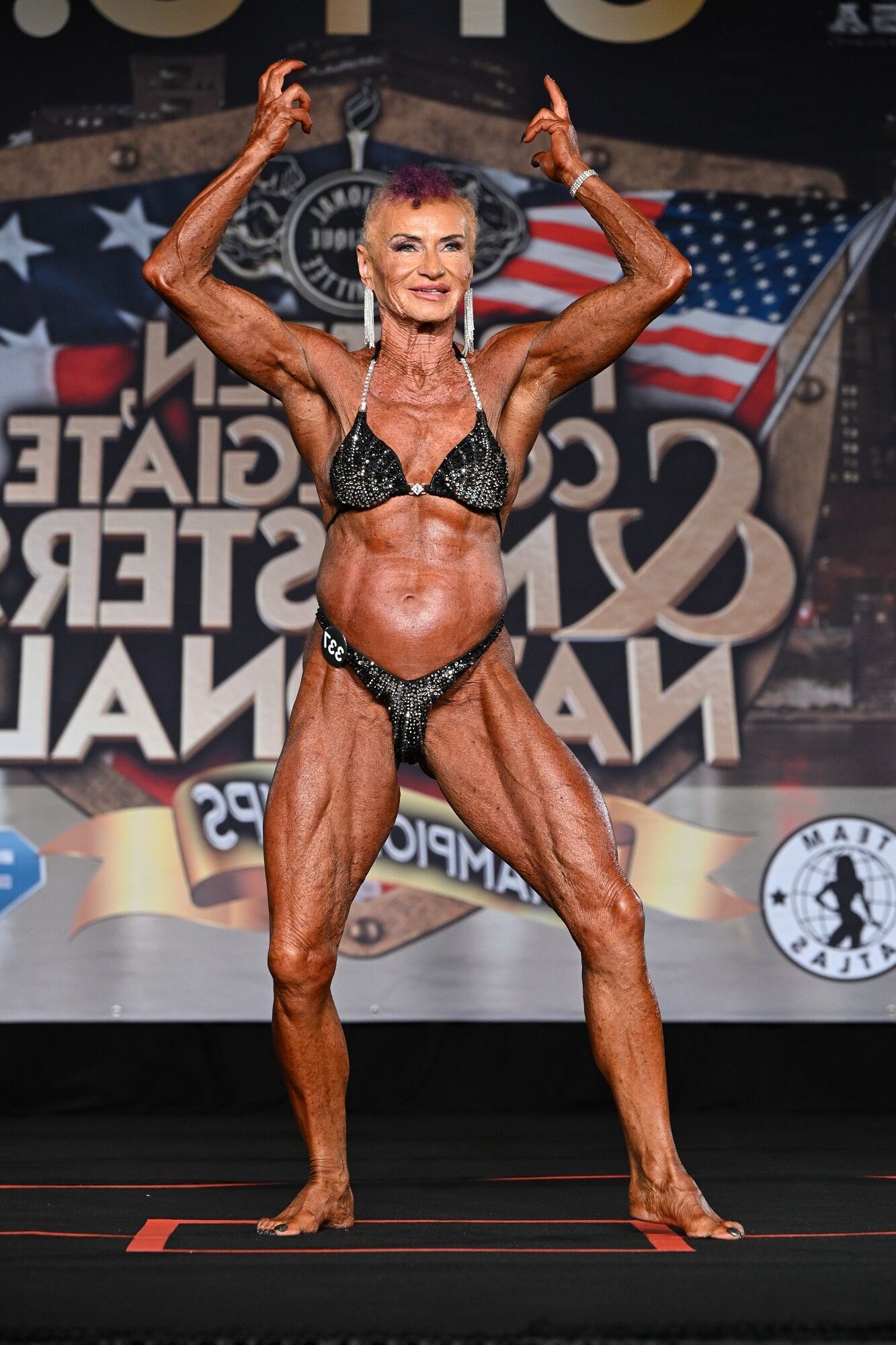 Mamie musclée de plus de 80 ans