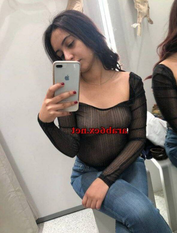 Puta egipcia adolescente bailarina expuesta vestido coño tetas