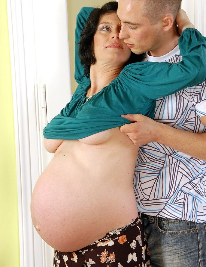 Pregnant moms 2