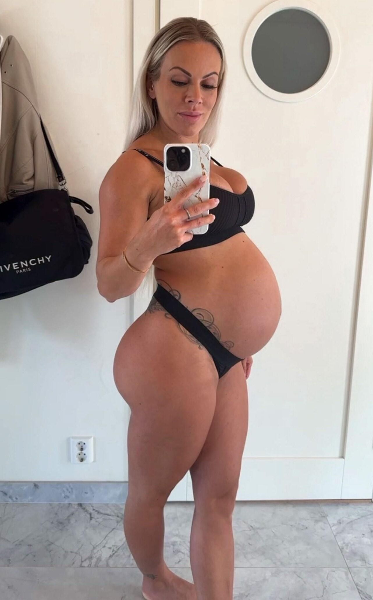 Caliente amateur deportista mamá Anna embarazada