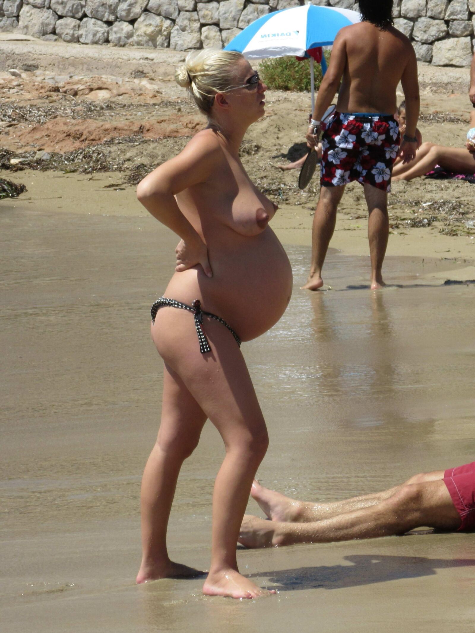 Beach bump pregnant women