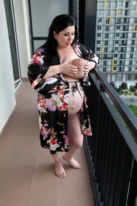 Natalie Fiore pregnant 01