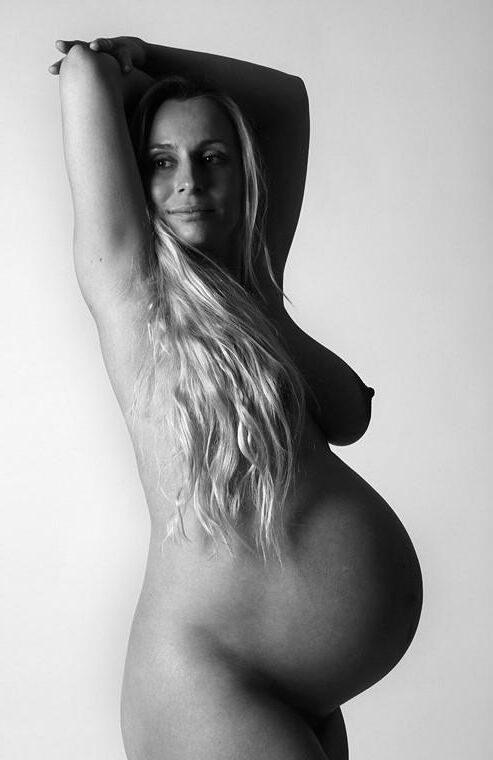 Superbe MILF blonde enceinte