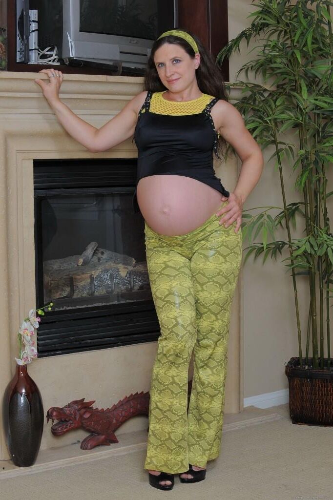 Angela enceinte 1