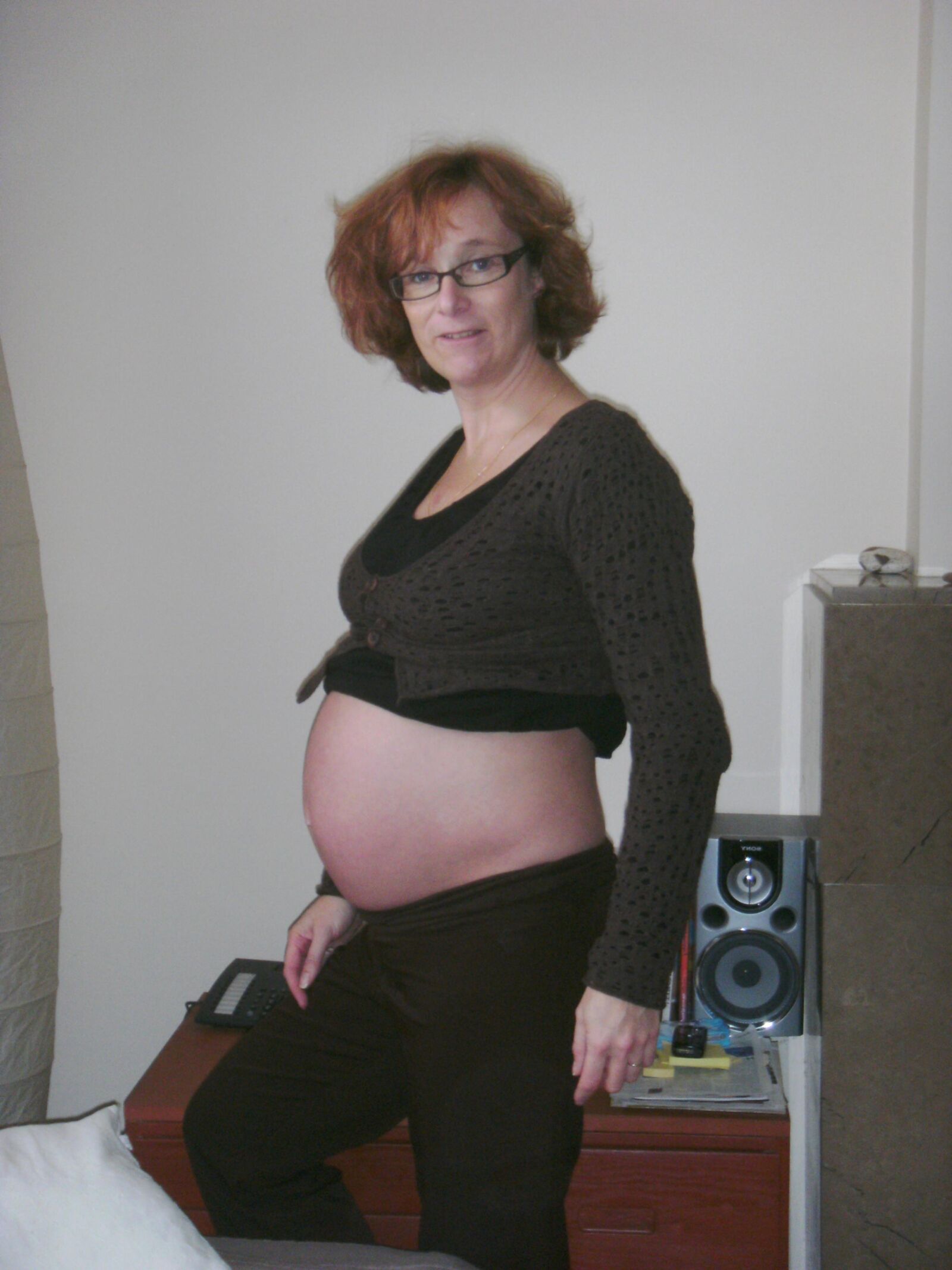 superbe mature enceinte avec ses seins laiteux