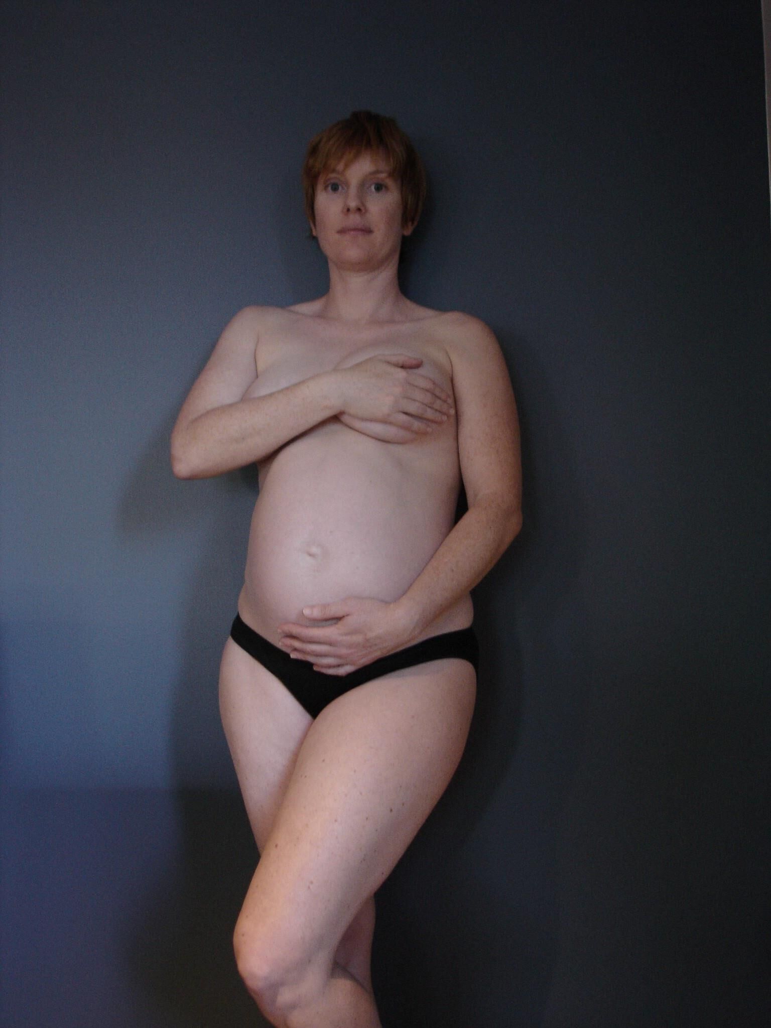 MILF enceinte excitée