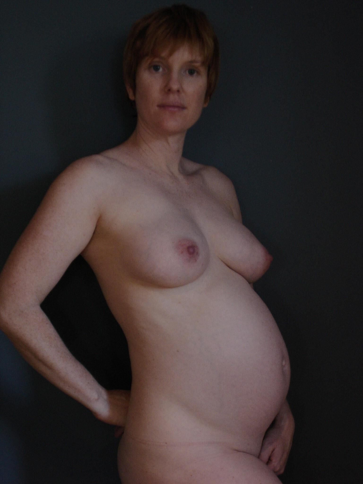 MILF enceinte excitée