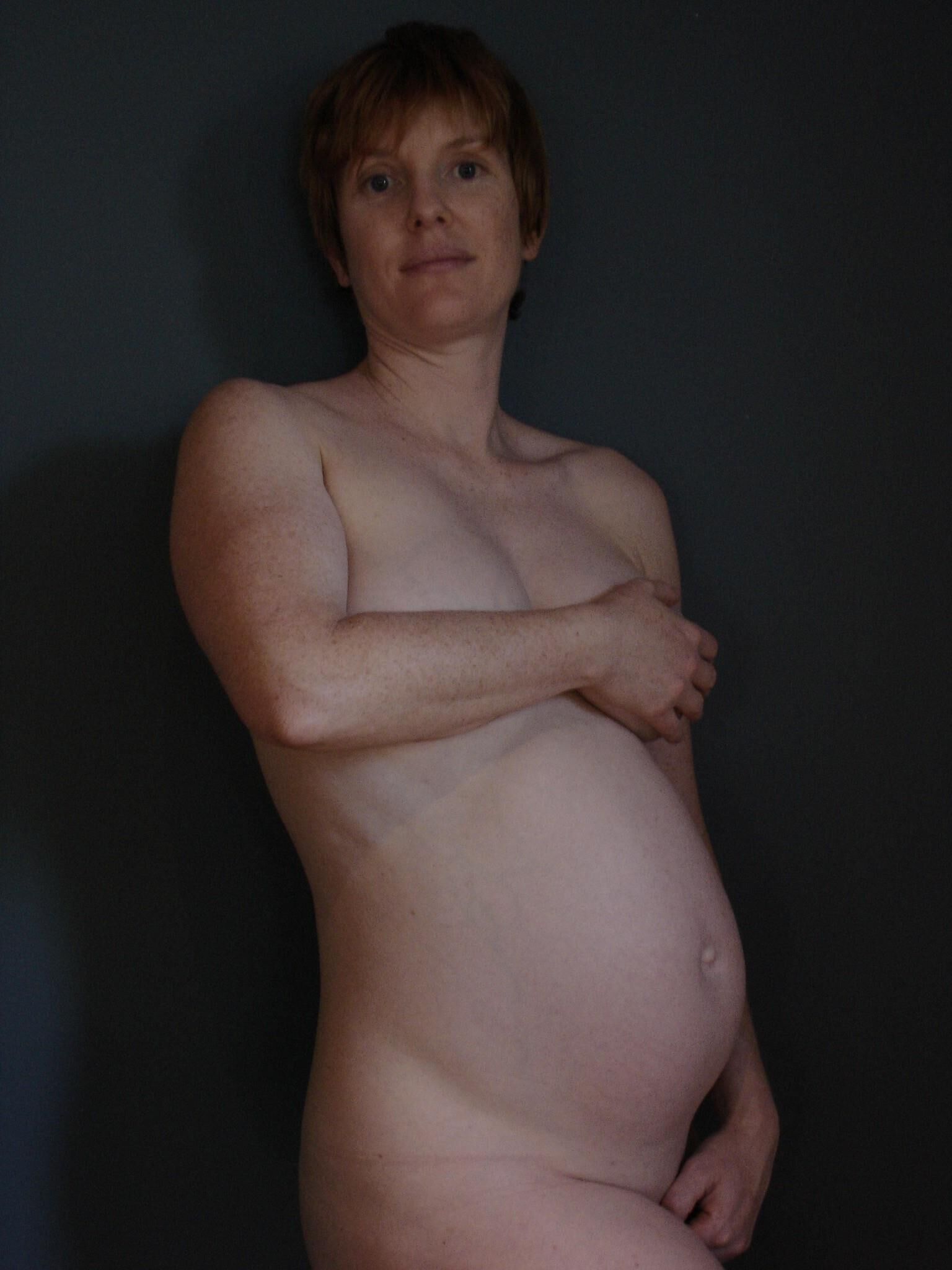 MILF enceinte excitée