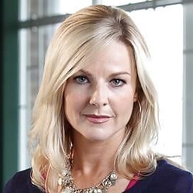 Die sexy 53-jährige MILF Sarah Hadland