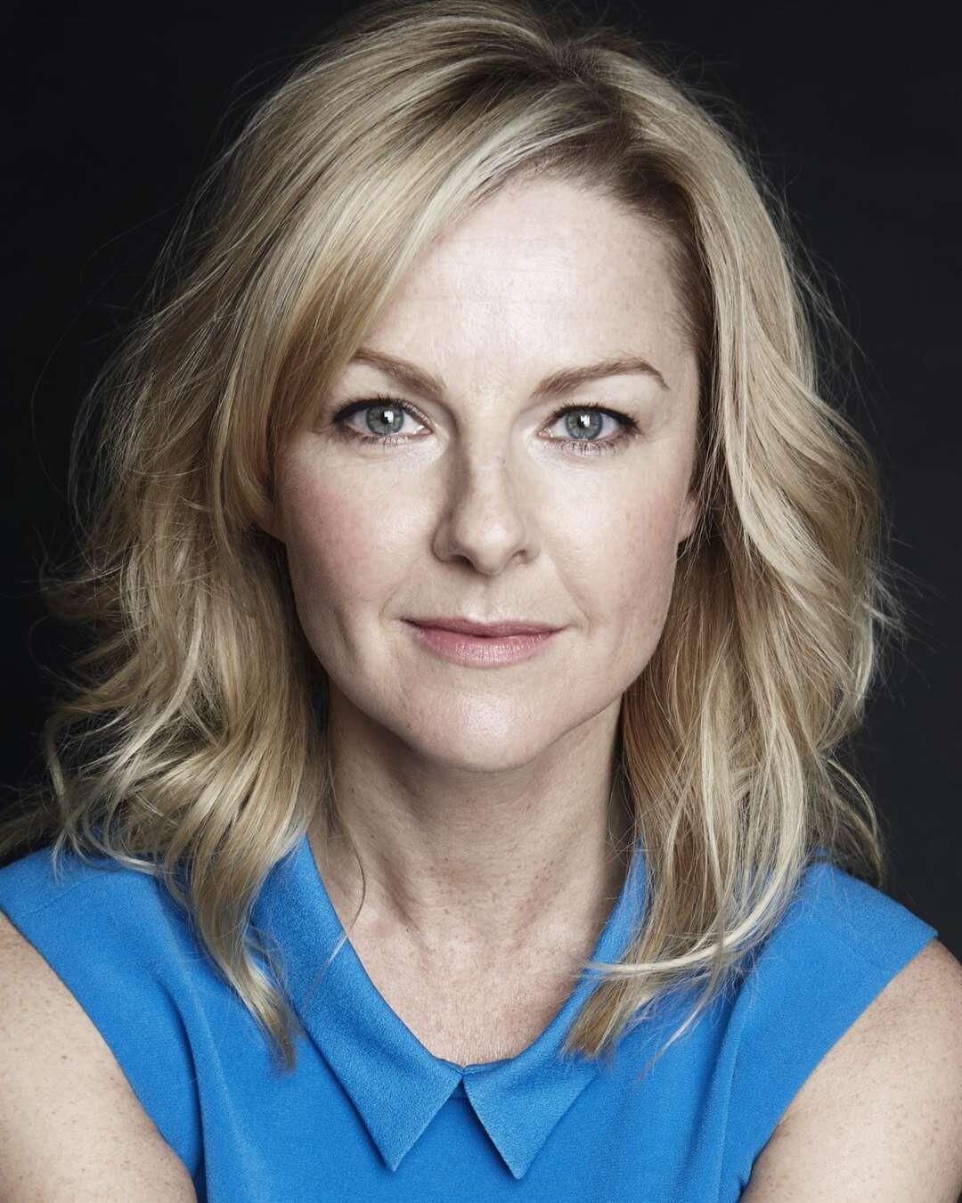 Sexy Milf Sarah Hadland de 53 anos