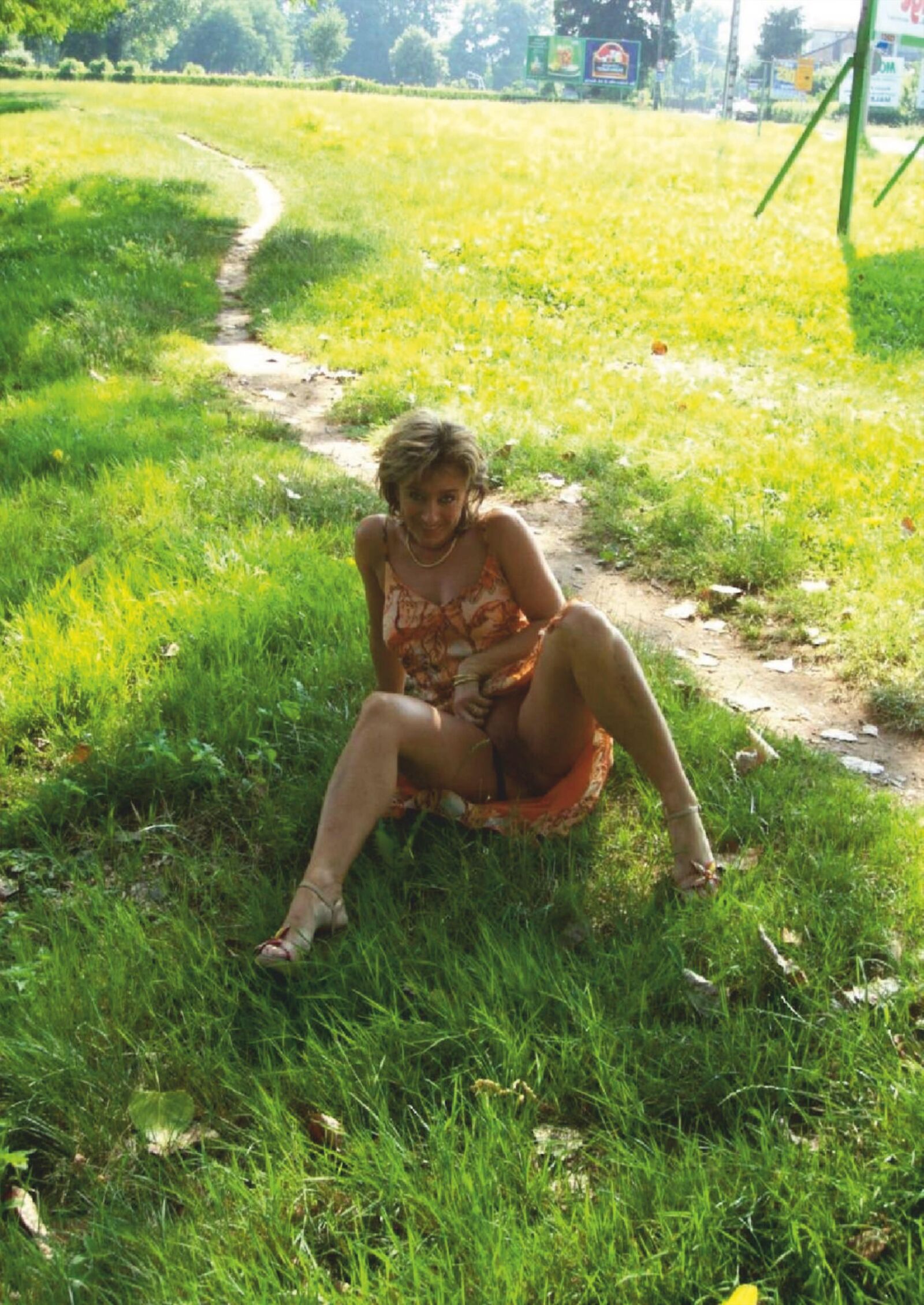 MILFs En Plein Air Sexy Vol 45 3