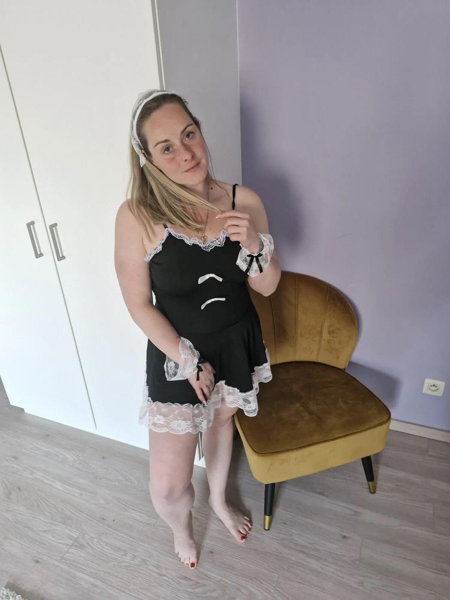 Sexy niederländische MILF posiert in Dessous Danielle