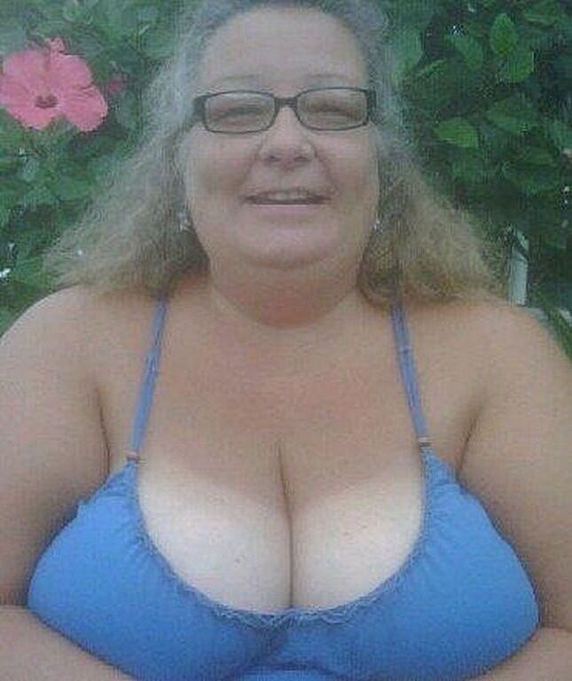 Mature et Belle 083