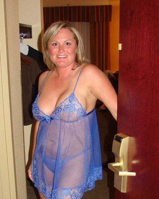 Salopes MILF en chemise de nuit