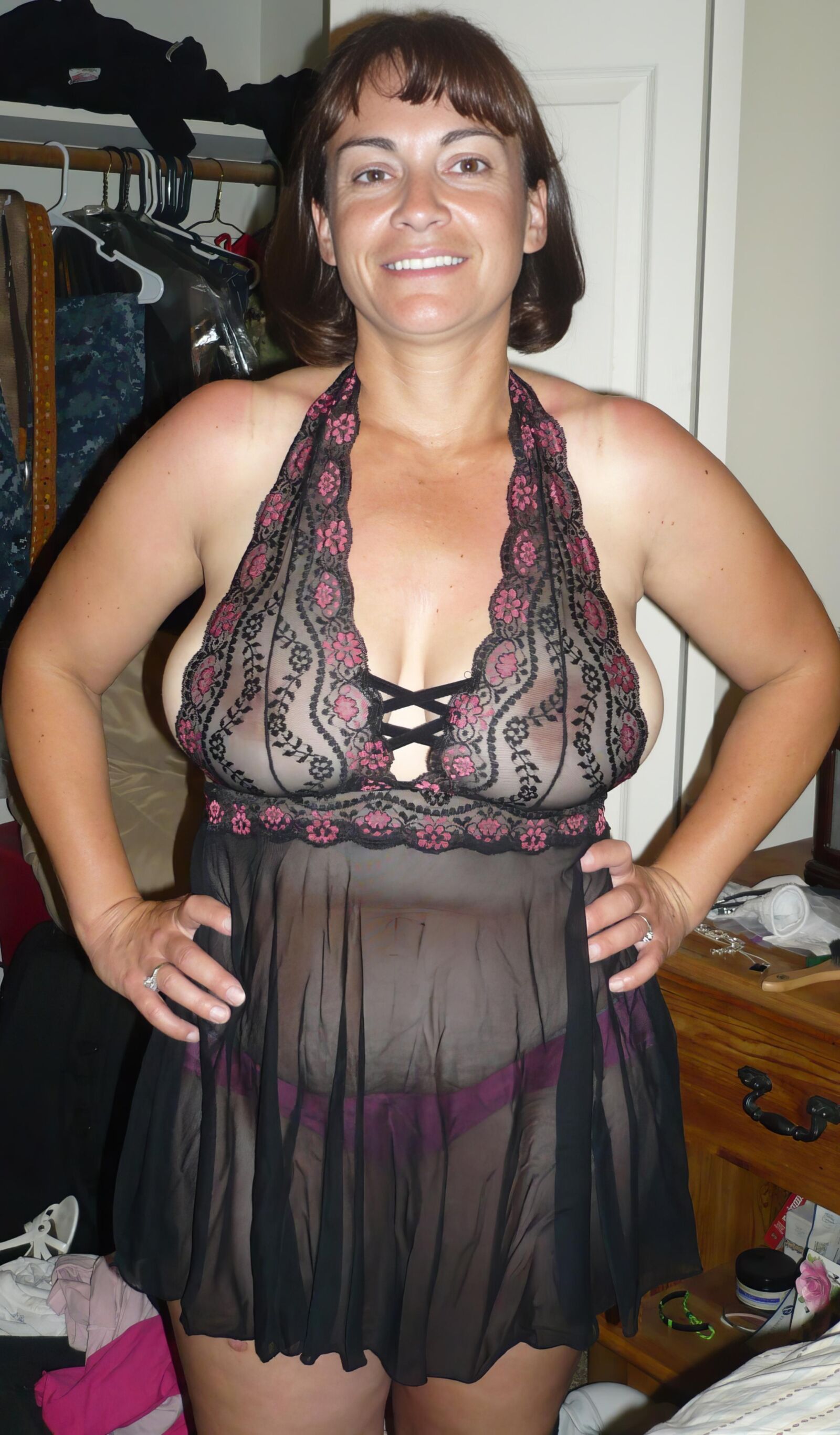 Salopes MILF en chemise de nuit