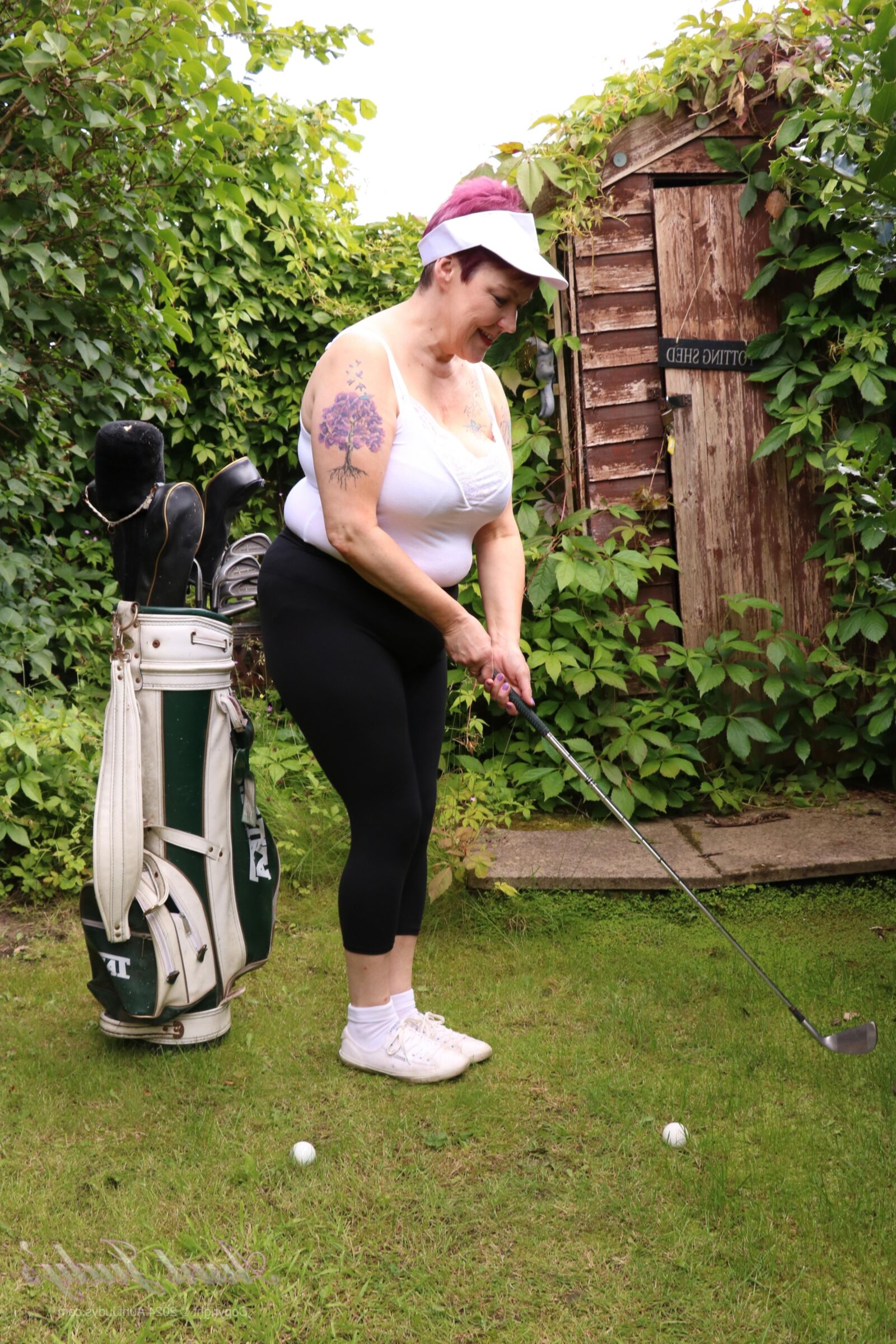 AuntJudys Layla Bird La tetona Layla, de 58 años, está de vuelta en el campo de golf