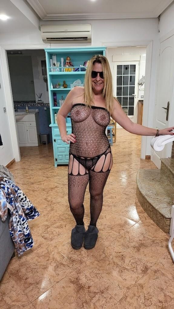 Wunderschöne spanische MILF Teil 1