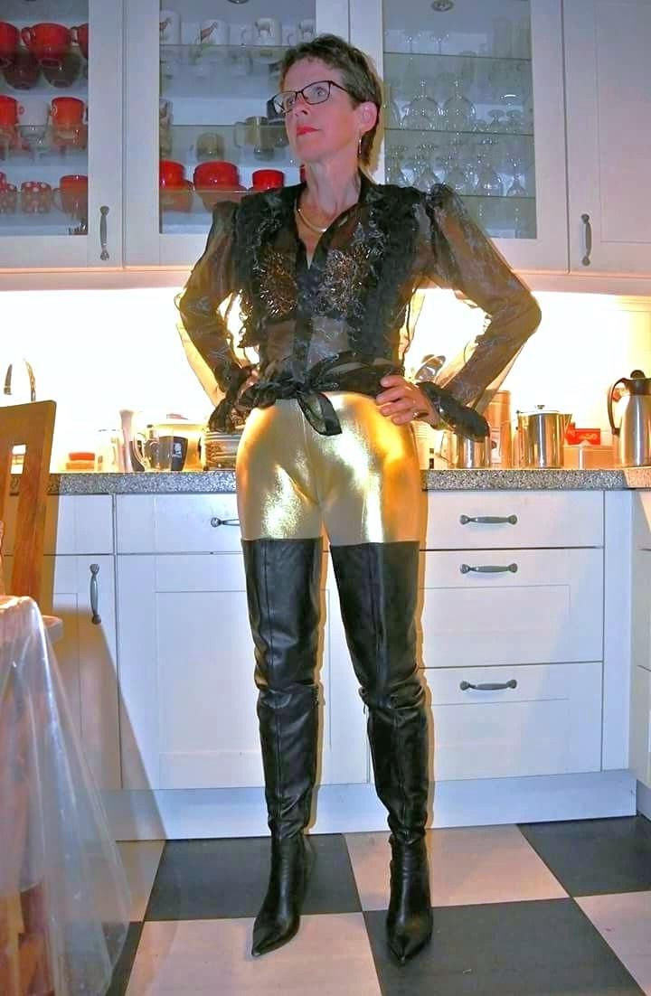 MILF HotWife en cuir et latex