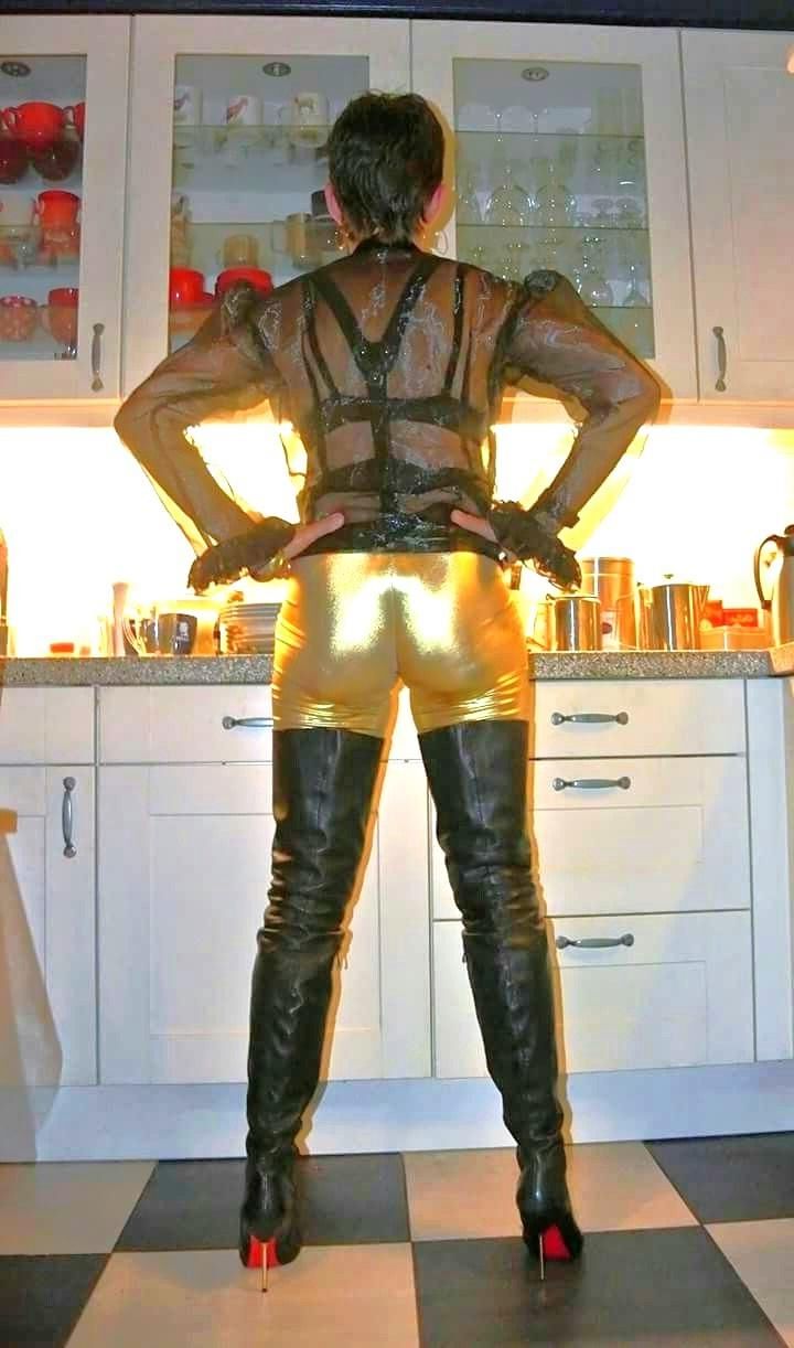 MILF HotWife en cuir et latex