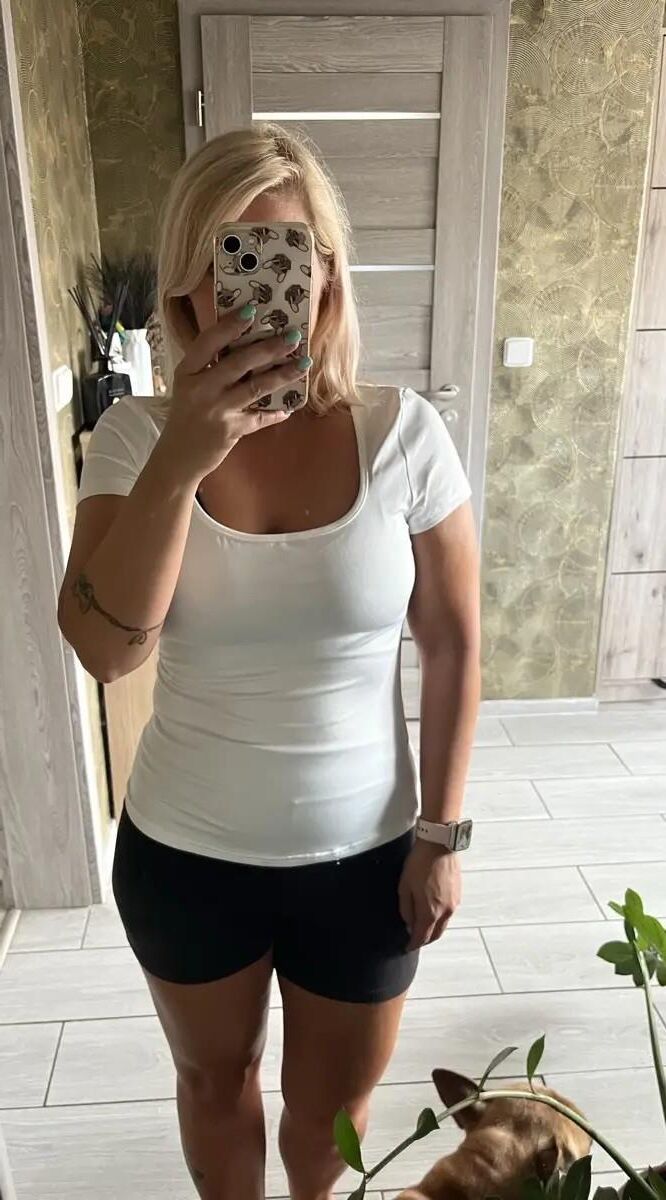 blonde sexy en soutien-gorge