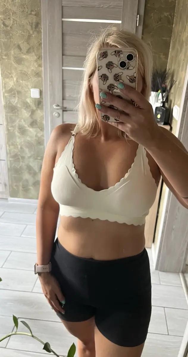 blonde sexy en soutien-gorge