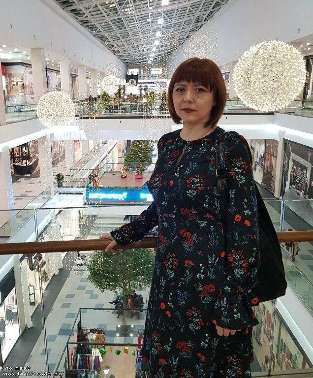 Belle Larisa mature vivant près de Moscou