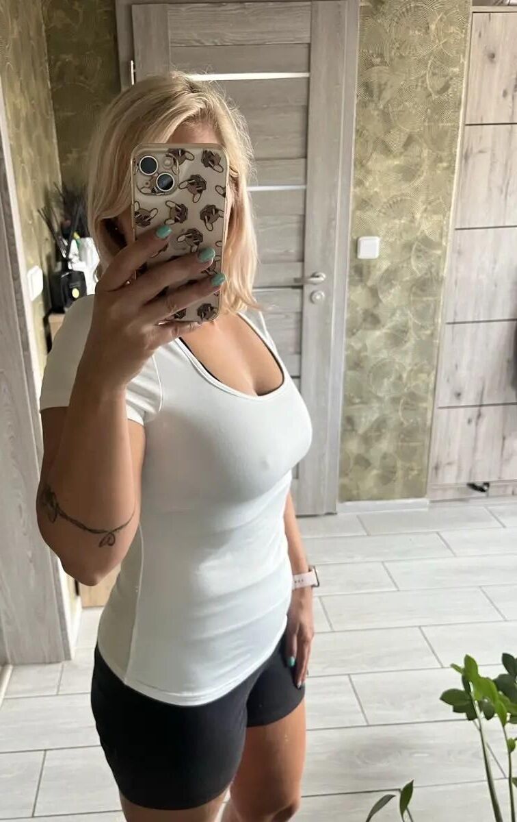 blonde sexy en soutien-gorge
