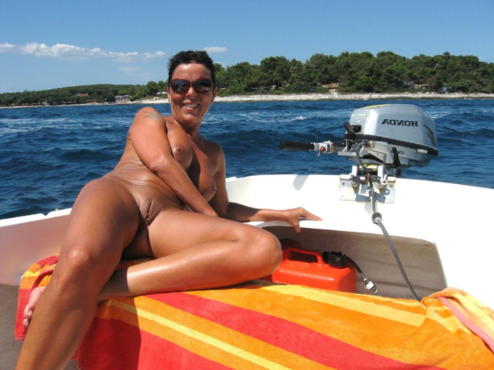 matures naked on the boat 01