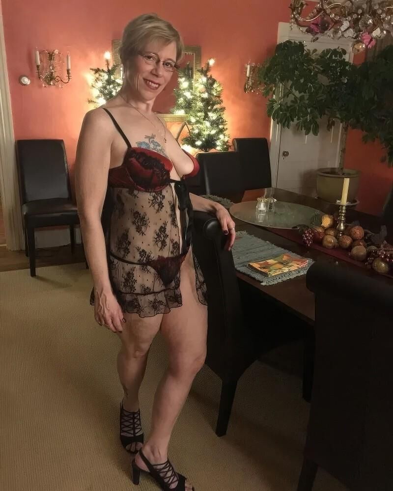 Sexy Mature Gilf Lingerie Tease Lisa J (NonNude)