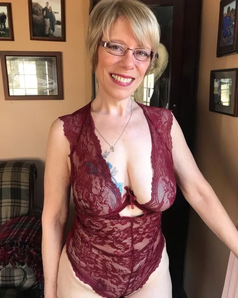 Sexy Mature Gilf Lingerie Tease Lisa J (NonNude)